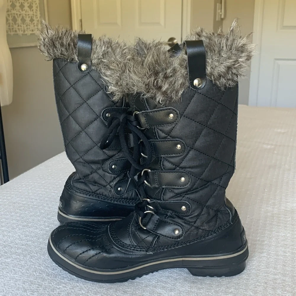 Sorel winter boots Black Fur Trim Waterproof Rubber with Quilted shaft size 8